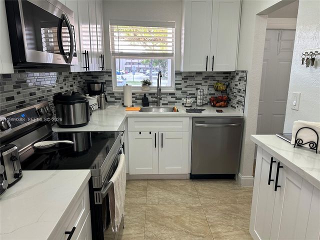 8021 N Sunrise Lakes Dr 101, Sunrise, FL 33322