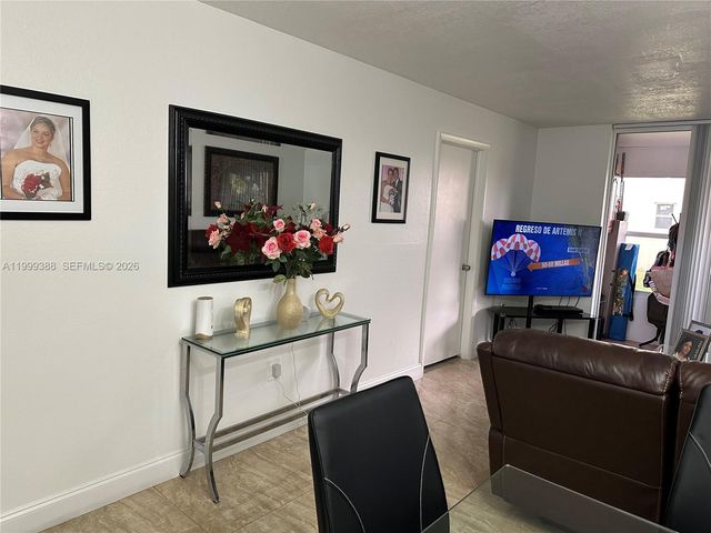 8021 N Sunrise Lakes Dr 101, Sunrise, FL 33322