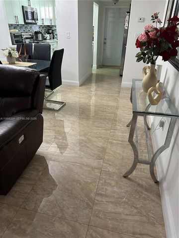 8021 N Sunrise Lakes Dr 101, Sunrise, FL 33322