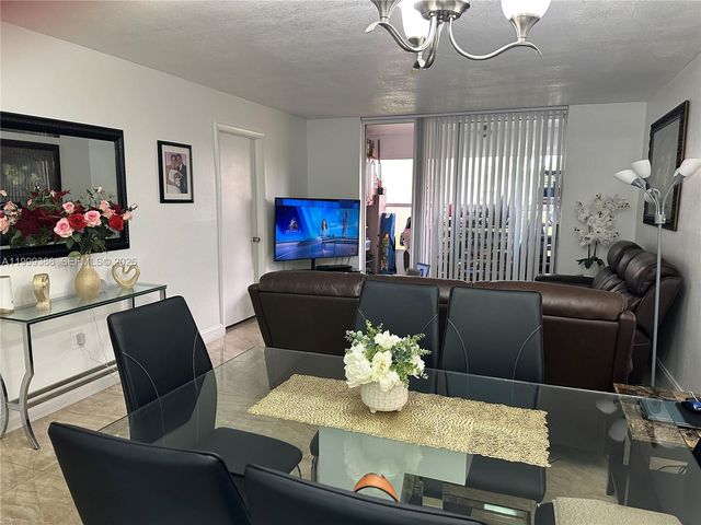 8021 N Sunrise Lakes Dr 101, Sunrise, FL 33322