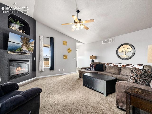 1140 W Shenandoah Drive, Pueblo, CO 81007