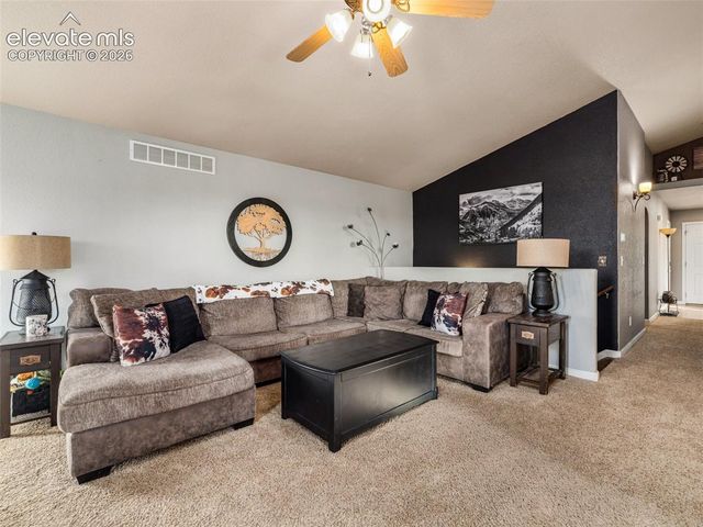 1140 W Shenandoah Drive, Pueblo, CO 81007
