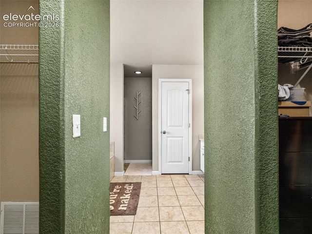 1140 W Shenandoah Drive, Pueblo, CO 81007
