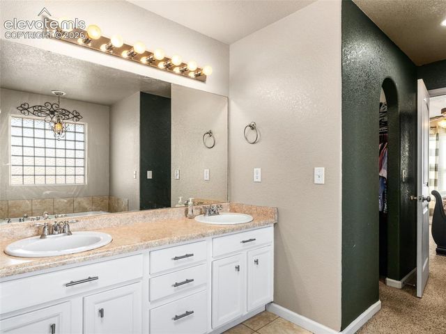 1140 W Shenandoah Drive, Pueblo, CO 81007