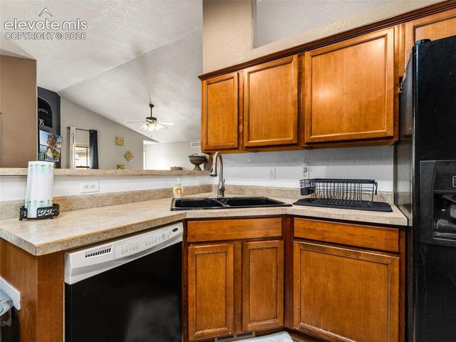 1140 W Shenandoah Drive, Pueblo, CO 81007