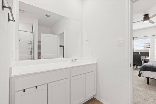 790 Arnold LOOP, Kyle, TX 78640