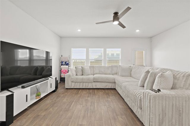 790 Arnold LOOP, Kyle, TX 78640