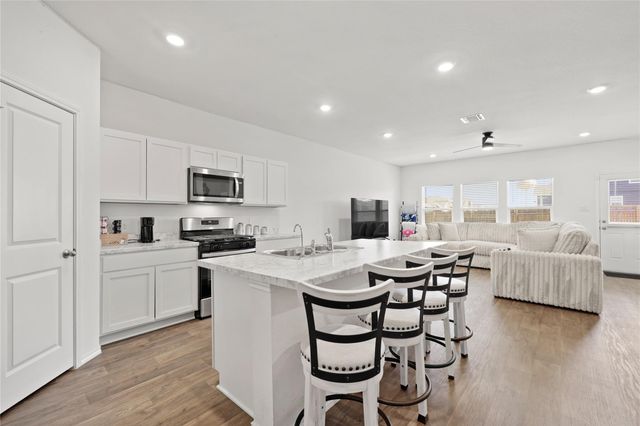 790 Arnold LOOP, Kyle, TX 78640