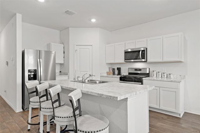 790 Arnold LOOP, Kyle, TX 78640