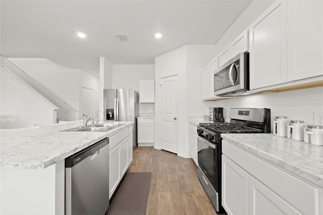 790 Arnold LOOP, Kyle, TX 78640