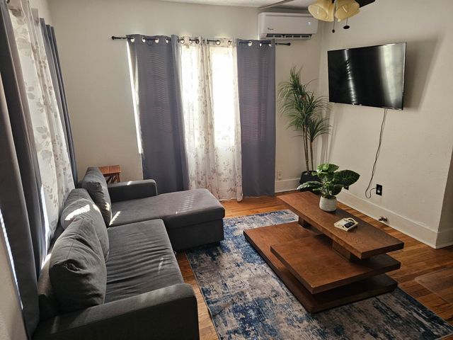 410 Estelle Street, Houston, TX 77003