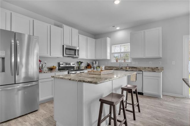 106 Village Pointe DR, Suffolk, VA 23434