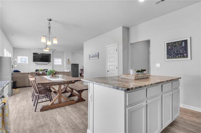 106 Village Pointe DR, Suffolk, VA 23434