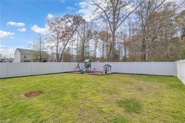 106 Village Pointe DR, Suffolk, VA 23434