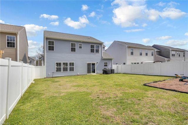 106 Village Pointe DR, Suffolk, VA 23434