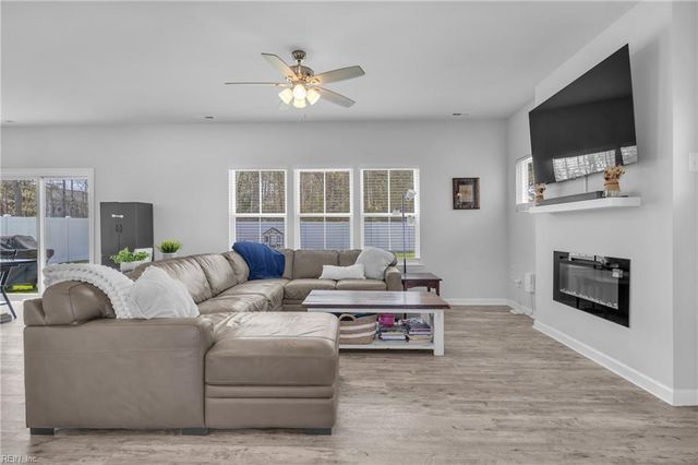 106 Village Pointe DR, Suffolk, VA 23434