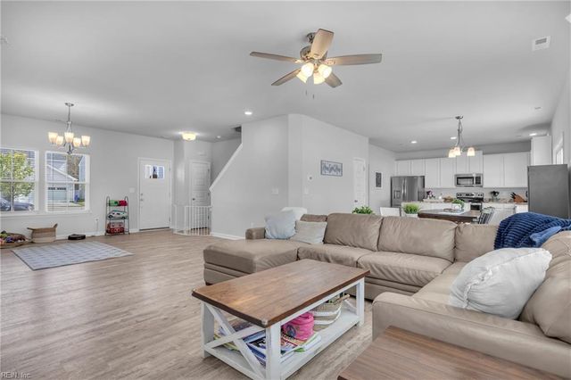 106 Village Pointe DR, Suffolk, VA 23434