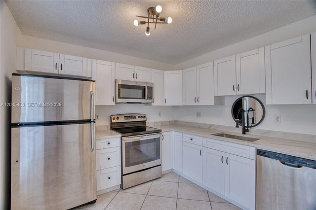 10829 NW 3rd Court B12L, Pembroke Pines, FL 33026