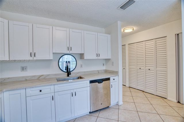 10829 NW 3rd Court B12L, Pembroke Pines, FL 33026