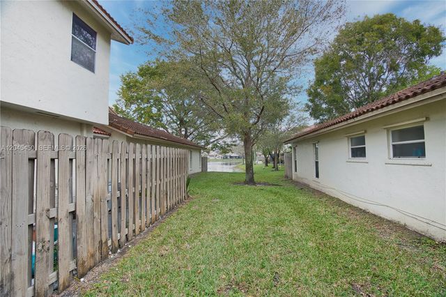 10829 NW 3rd Court B12L, Pembroke Pines, FL 33026