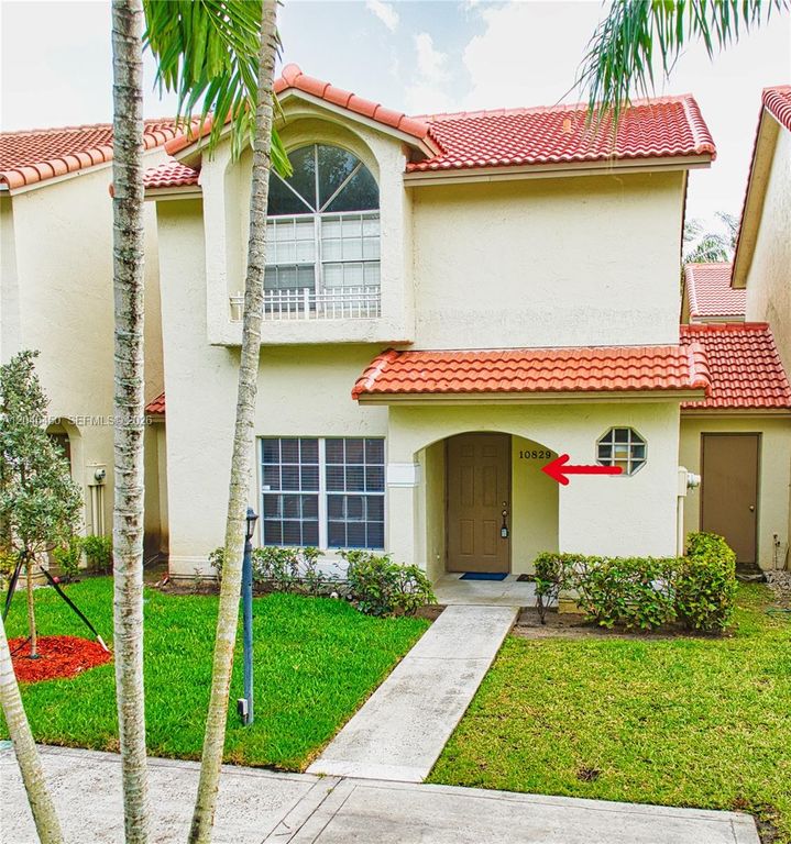 10829 NW 3rd Court B12L, Pembroke Pines, FL 33026