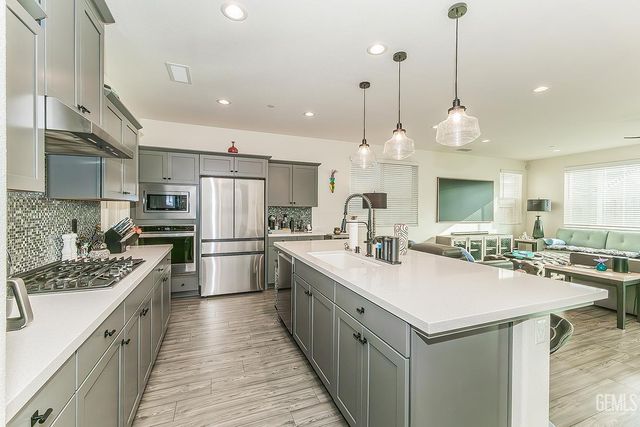 4148 Beverly Avenue, Clovis, CA 93619