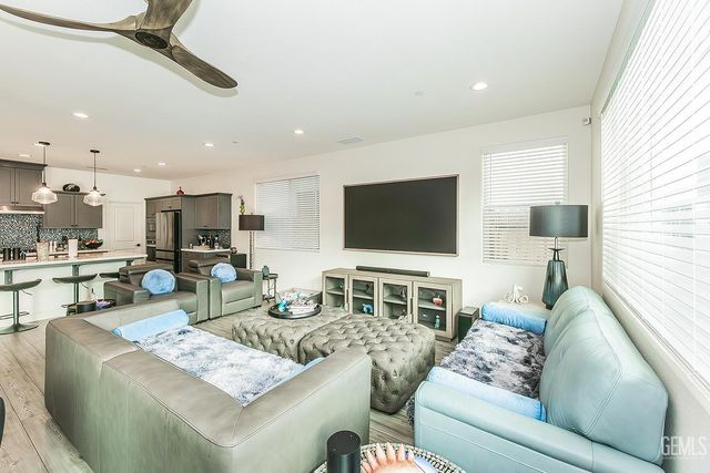 4148 Beverly Avenue, Clovis, CA 93619