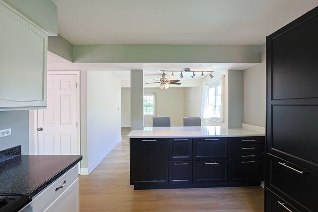 1299 W New Britton Drive, Hoffman Estates, IL 60192
