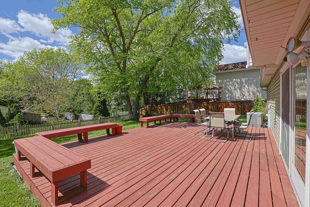 1299 W New Britton Drive, Hoffman Estates, IL 60192