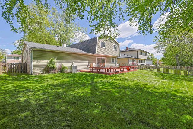 1299 W New Britton Drive, Hoffman Estates, IL 60192