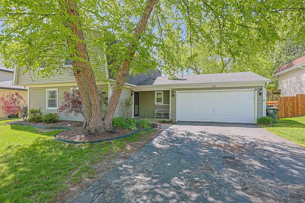 1299 W New Britton Drive, Hoffman Estates, IL 60192