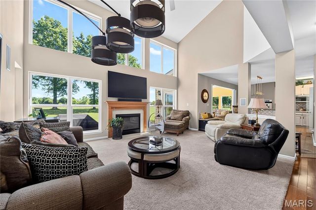 4262 Caballo Crossing Drive, Florissant, MO 63034