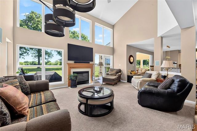 4262 Caballo Crossing Drive, Florissant, MO 63034