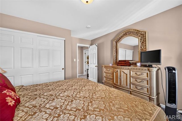 4262 Caballo Crossing Drive, Florissant, MO 63034