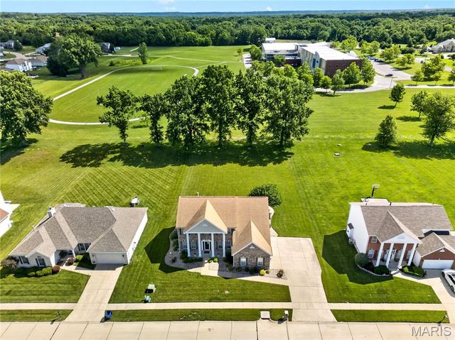 4262 Caballo Crossing Drive, Florissant, MO 63034