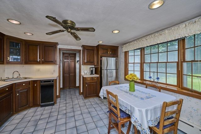 462 Park St, North Reading, MA 01864
