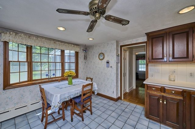 462 Park St, North Reading, MA 01864