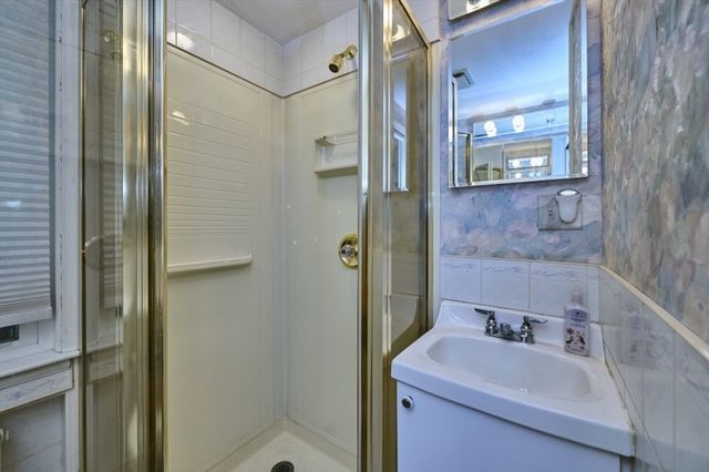462 Park St, North Reading, MA 01864