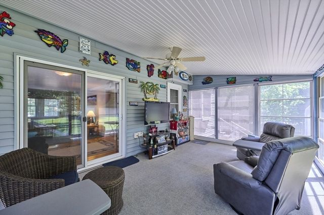 462 Park St, North Reading, MA 01864