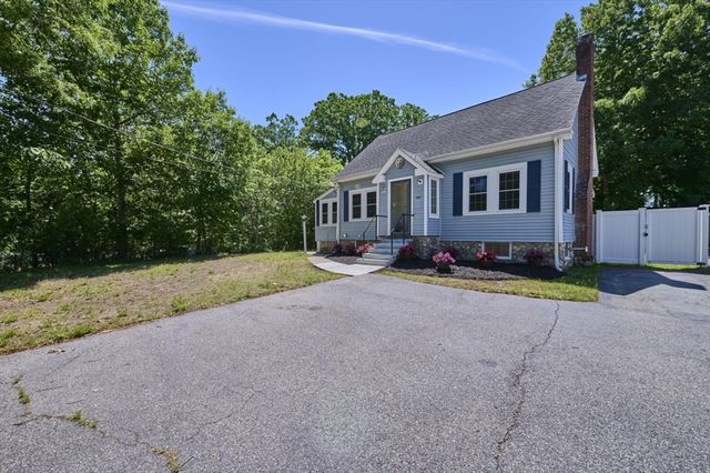 462 Park St, North Reading, MA 01864