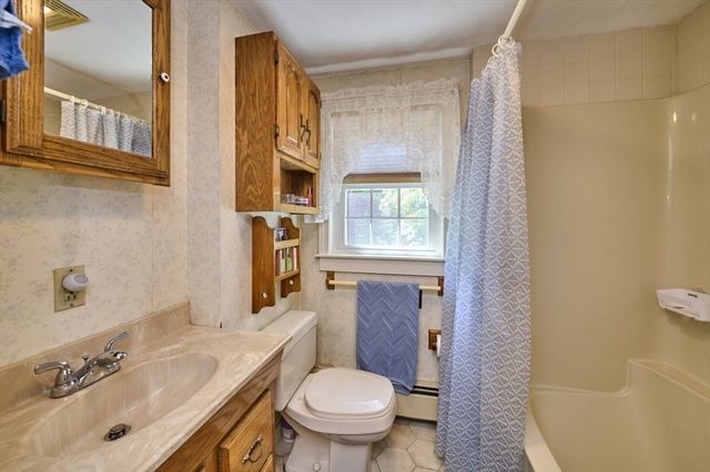 462 Park St, North Reading, MA 01864