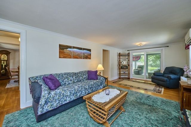 462 Park St, North Reading, MA 01864