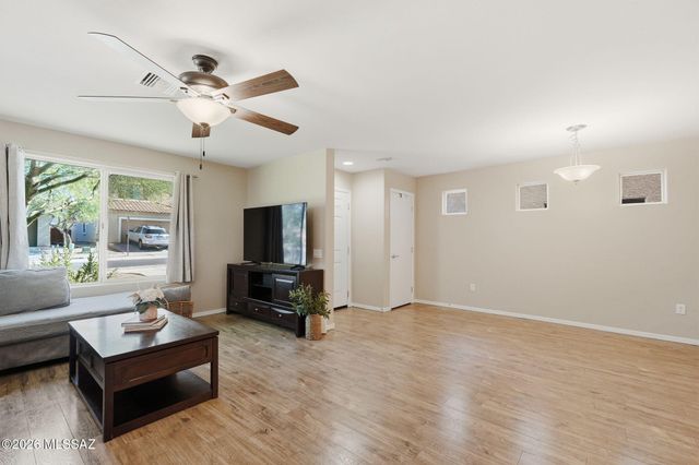 11032 E Gray Mare Trail, Tucson, AZ 85747