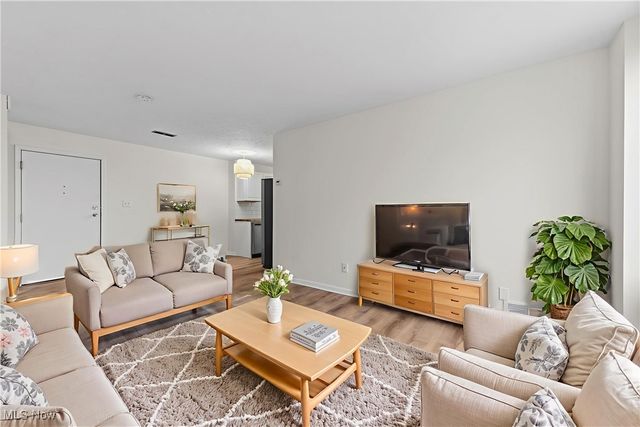 25735 Lorain Road 426, North Olmsted, OH 44070