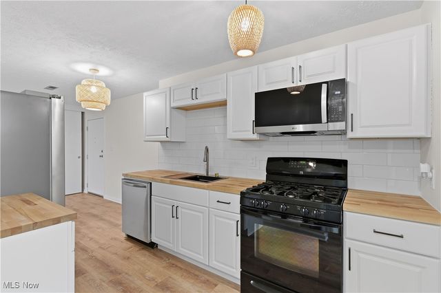 25735 Lorain Road 426, North Olmsted, OH 44070