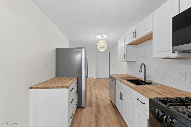 25735 Lorain Road 426, North Olmsted, OH 44070