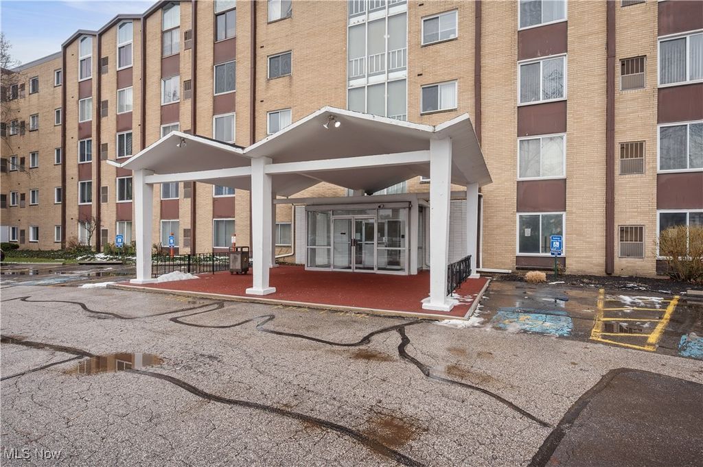 25735 Lorain Road 426, North Olmsted, OH 44070