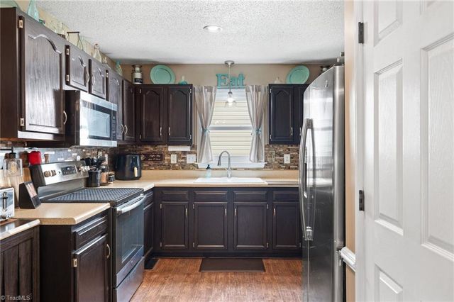1830 Camden Forest Drive, Winston-salem, NC 27127