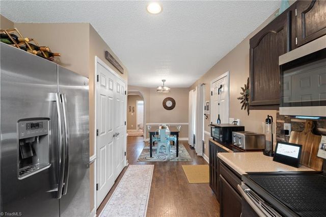 1830 Camden Forest Drive, Winston-salem, NC 27127