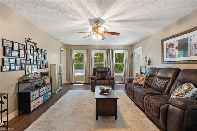 1830 Camden Forest Drive, Winston-salem, NC 27127